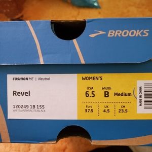 Brooks Revel ladies shoes